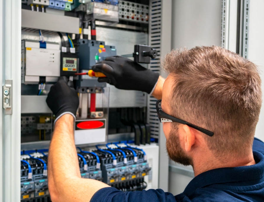 Electrician in Compton